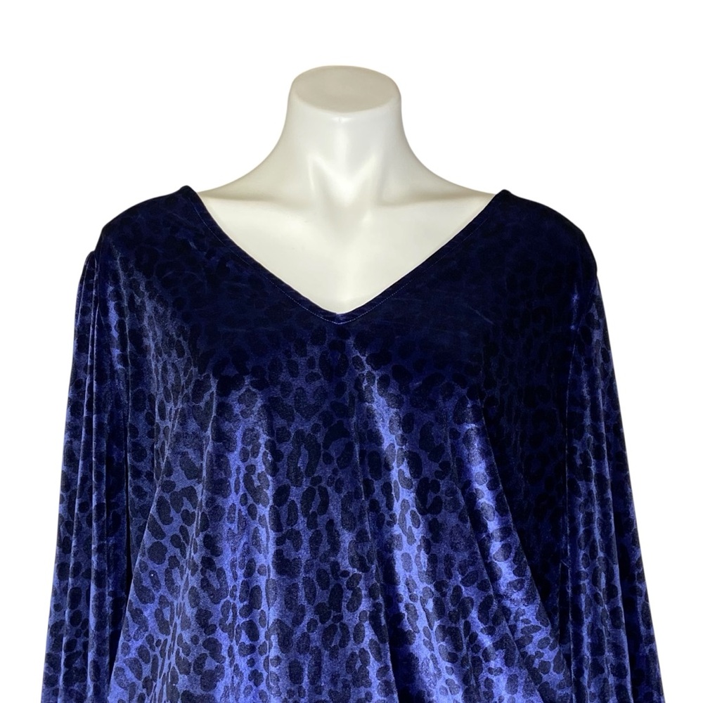 TORRID Velvet Bodysuit Leopard Animal Print Long Sleeve V Neck Blue Size 4 - Picture 2 of 16